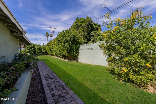 4942 E WHITTON Avenue, Phoenix, AZ 85018