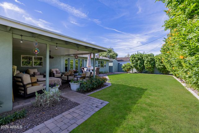 4942 E WHITTON Avenue, Phoenix, AZ 85018