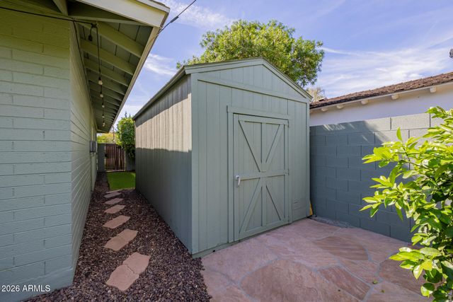 4942 E WHITTON Avenue, Phoenix, AZ 85018