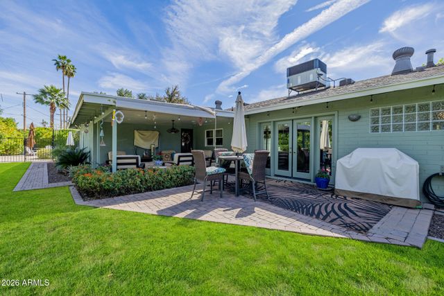 4942 E WHITTON Avenue, Phoenix, AZ 85018