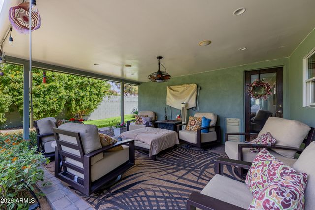 4942 E WHITTON Avenue, Phoenix, AZ 85018