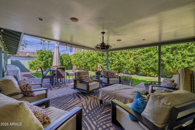 4942 E WHITTON Avenue, Phoenix, AZ 85018