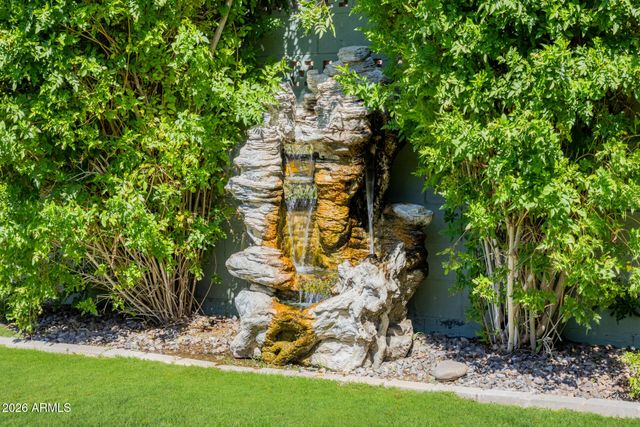 4942 E WHITTON Avenue, Phoenix, AZ 85018