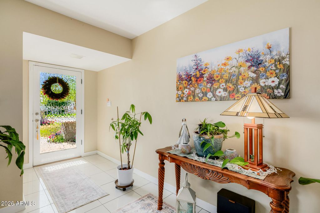 Image 16 of property listing at 4942 E WHITTON Avenue, Phoenix, AZ 85018