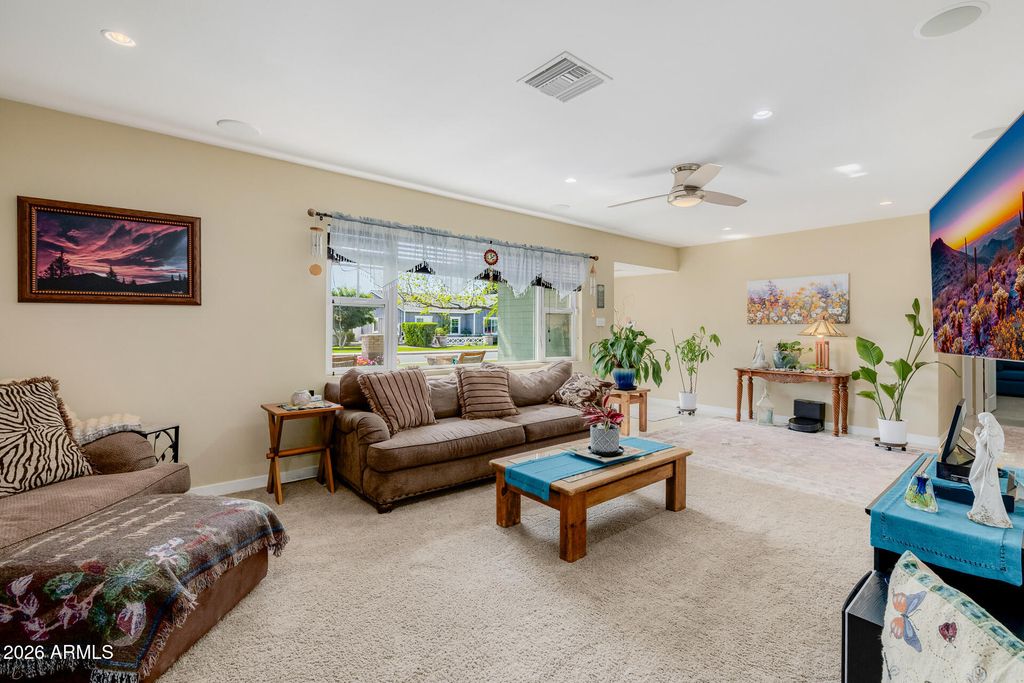 Image 21 of property listing at 4942 E WHITTON Avenue, Phoenix, AZ 85018