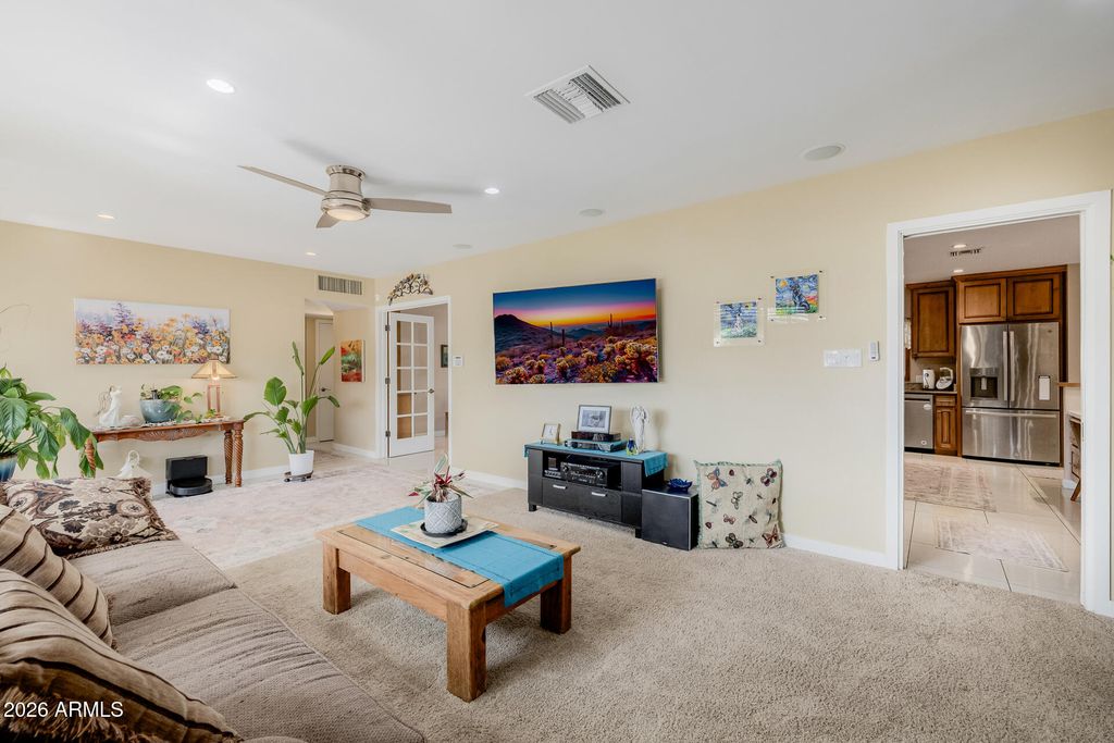 Image 22 of property listing at 4942 E WHITTON Avenue, Phoenix, AZ 85018