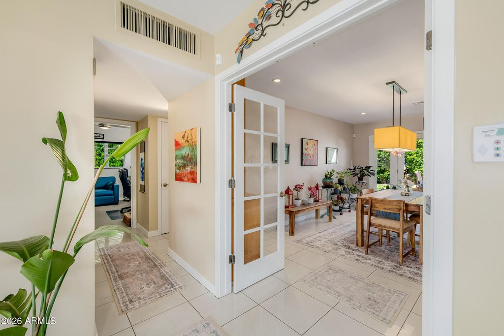 Image 23 of property listing at 4942 E WHITTON Avenue, Phoenix, AZ 85018