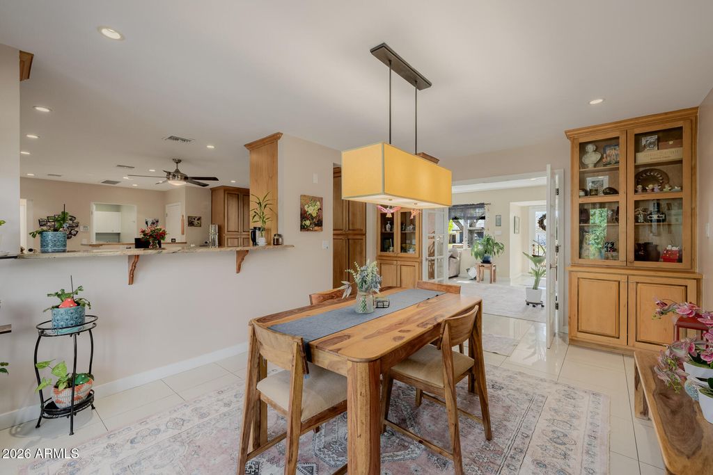 Image 28 of property listing at 4942 E WHITTON Avenue, Phoenix, AZ 85018