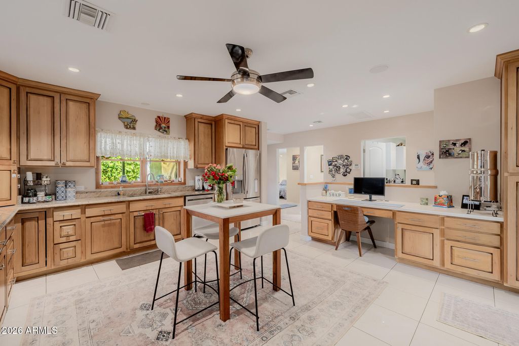 Image 30 of property listing at 4942 E WHITTON Avenue, Phoenix, AZ 85018