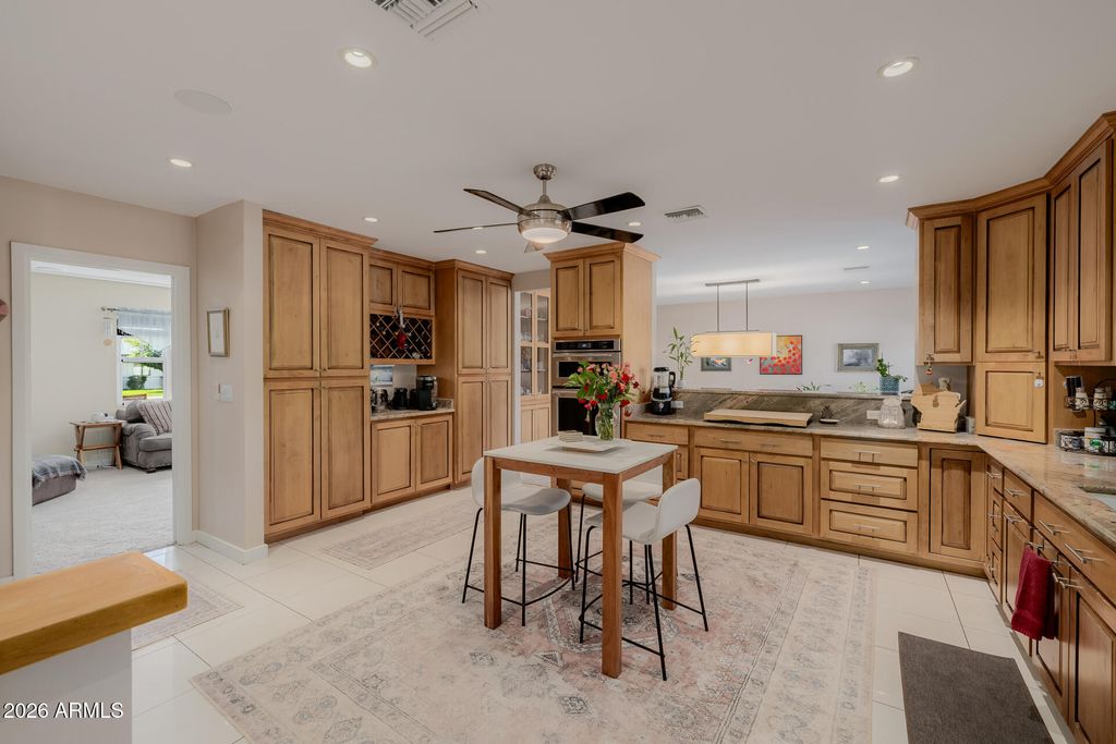 Image 32 of property listing at 4942 E WHITTON Avenue, Phoenix, AZ 85018