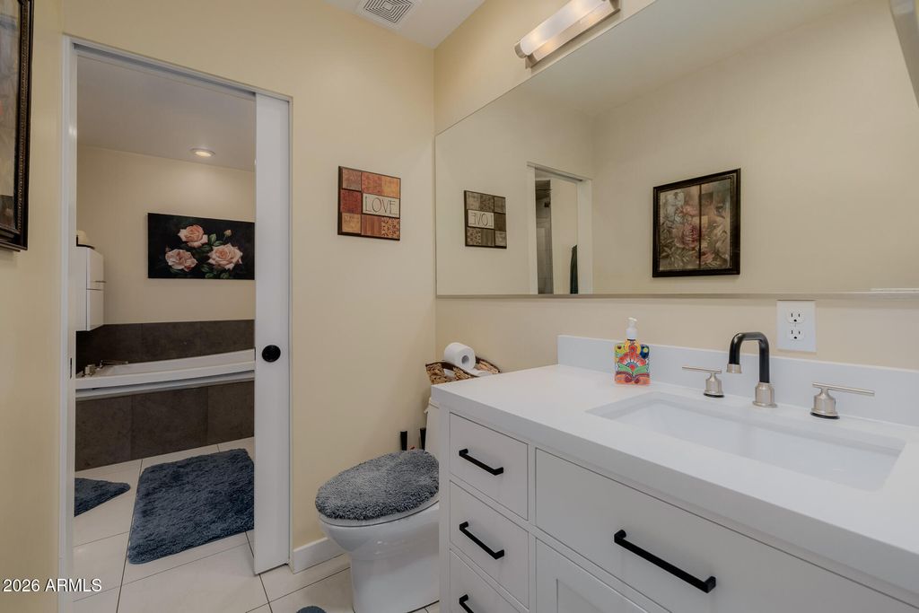 Image 43 of property listing at 4942 E WHITTON Avenue, Phoenix, AZ 85018