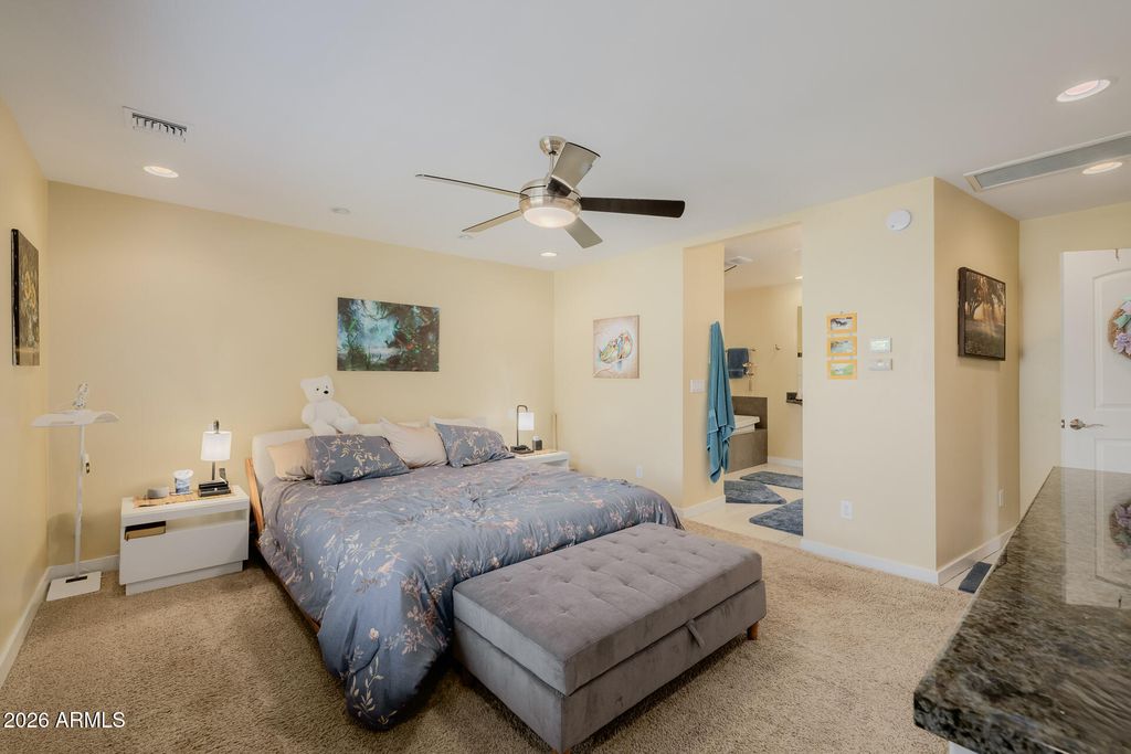 Image 46 of property listing at 4942 E WHITTON Avenue, Phoenix, AZ 85018