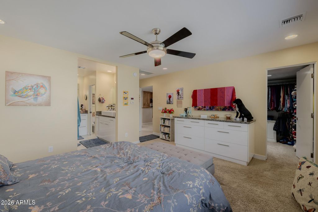 Image 47 of property listing at 4942 E WHITTON Avenue, Phoenix, AZ 85018