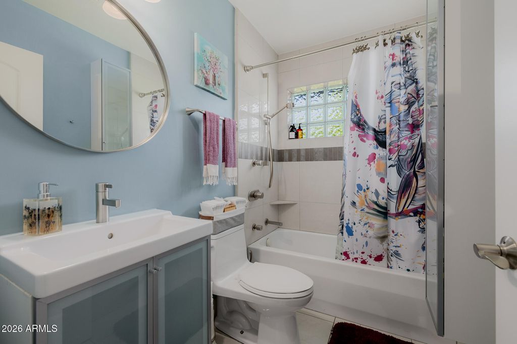 Image 56 of property listing at 4942 E WHITTON Avenue, Phoenix, AZ 85018