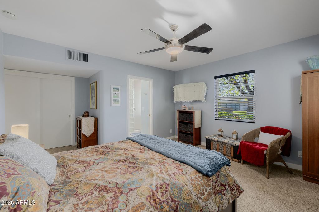 Image 59 of property listing at 4942 E WHITTON Avenue, Phoenix, AZ 85018