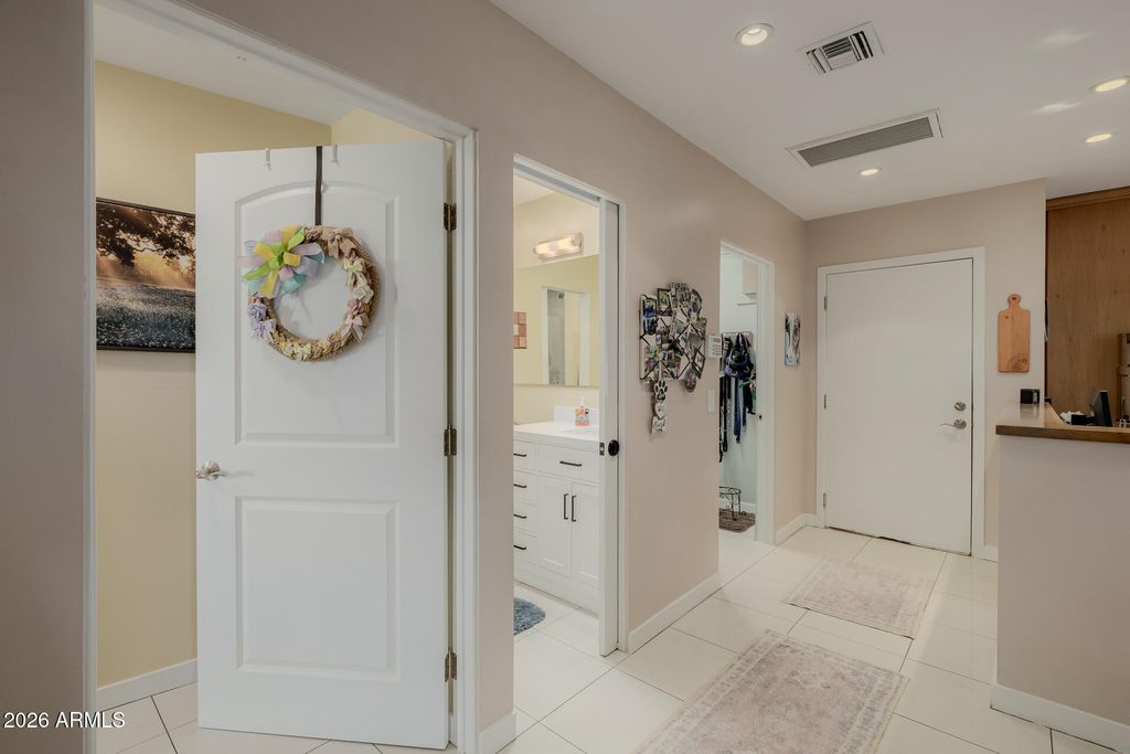 Image 66 of property listing at 4942 E WHITTON Avenue, Phoenix, AZ 85018