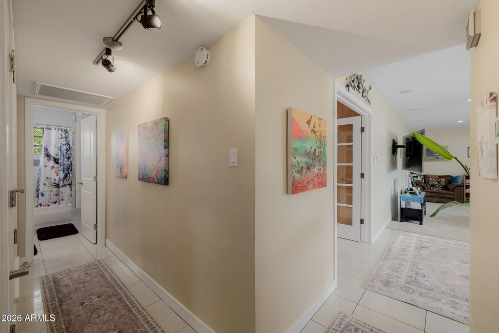 Image 67 of property listing at 4942 E WHITTON Avenue, Phoenix, AZ 85018