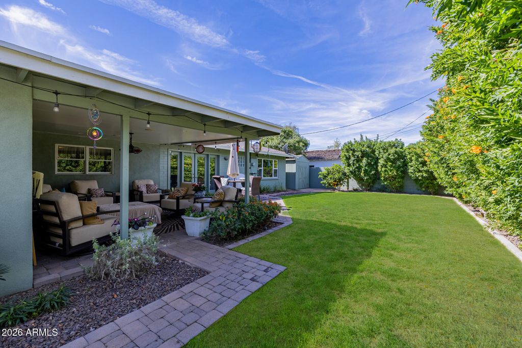 Image 76 of property listing at 4942 E WHITTON Avenue, Phoenix, AZ 85018