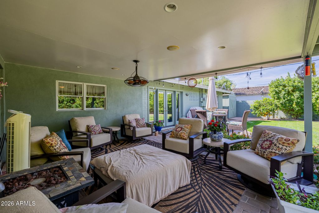 Image 85 of property listing at 4942 E WHITTON Avenue, Phoenix, AZ 85018