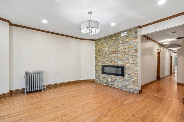 5218 S Dorchester Avenue 1, Chicago, IL 60615