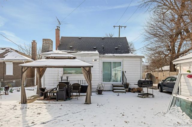 21720 Pembroke Avenue, Detroit, MI 48219