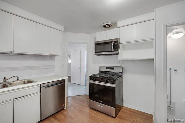 21720 Pembroke Avenue, Detroit, MI 48219