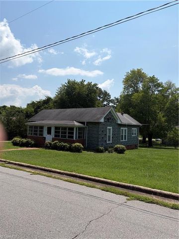 1308 Carolina Avenue, Eden, NC 27288
