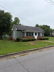 1308 Carolina Avenue, Eden, NC 27288