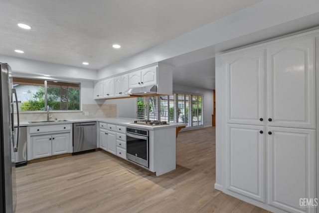 421 Montalvo Drive, Bakersfield, CA 93309