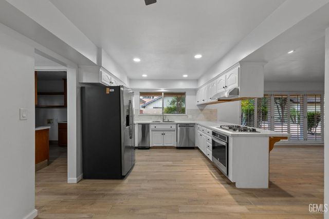 421 Montalvo Drive, Bakersfield, CA 93309