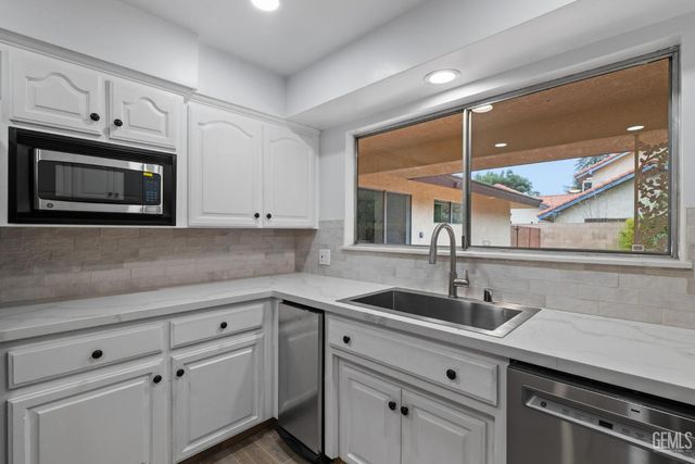 421 Montalvo Drive, Bakersfield, CA 93309