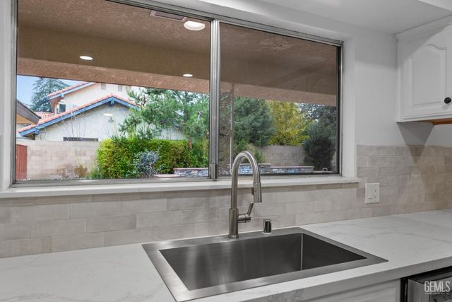 421 Montalvo Drive, Bakersfield, CA 93309