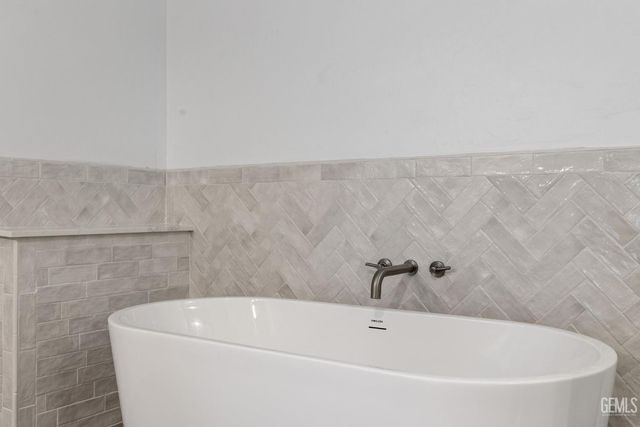 421 Montalvo Drive, Bakersfield, CA 93309