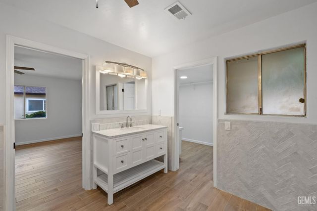 421 Montalvo Drive, Bakersfield, CA 93309