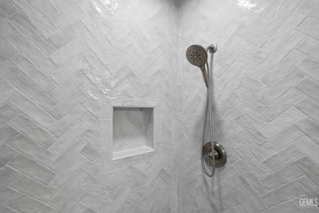 421 Montalvo Drive, Bakersfield, CA 93309