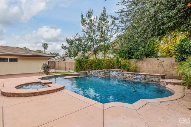 421 Montalvo Drive, Bakersfield, CA 93309