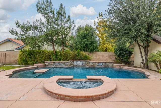 421 Montalvo Drive, Bakersfield, CA 93309