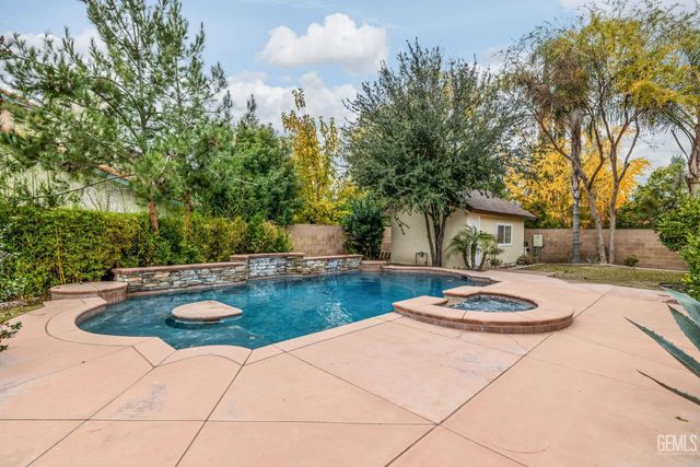 421 Montalvo Drive, Bakersfield, CA 93309