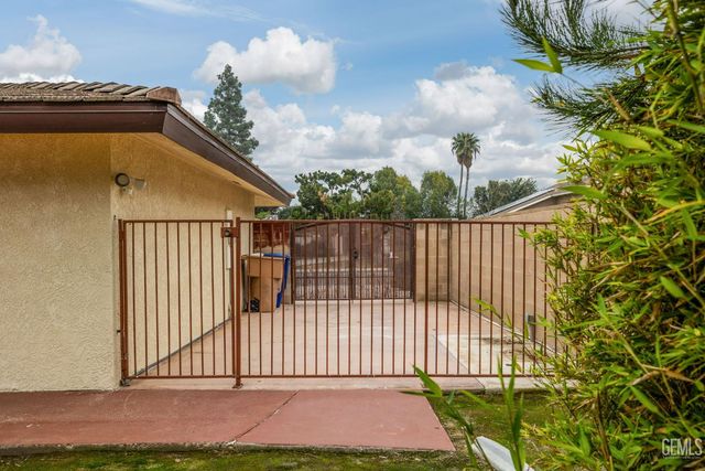 421 Montalvo Drive, Bakersfield, CA 93309