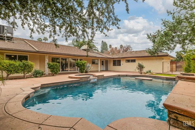 421 Montalvo Drive, Bakersfield, CA 93309