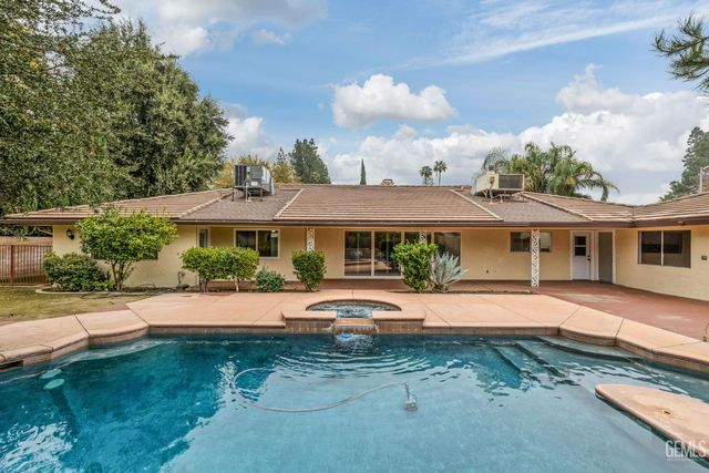 421 Montalvo Drive, Bakersfield, CA 93309