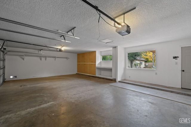 421 Montalvo Drive, Bakersfield, CA 93309