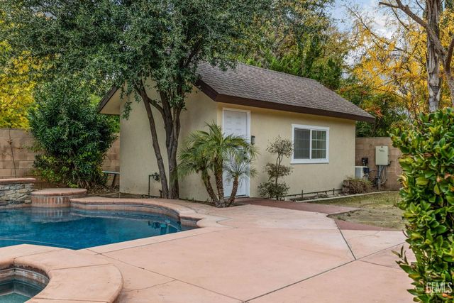 421 Montalvo Drive, Bakersfield, CA 93309