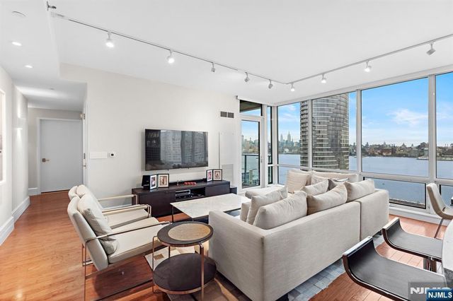 1 Shore Lane 2707, Jersey City, NJ 07310