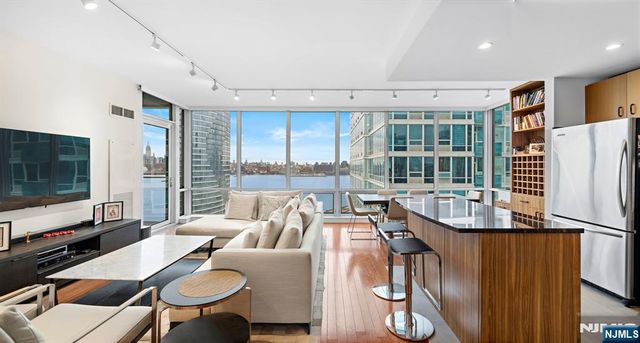 1 Shore Lane 2707, Jersey City, NJ 07310