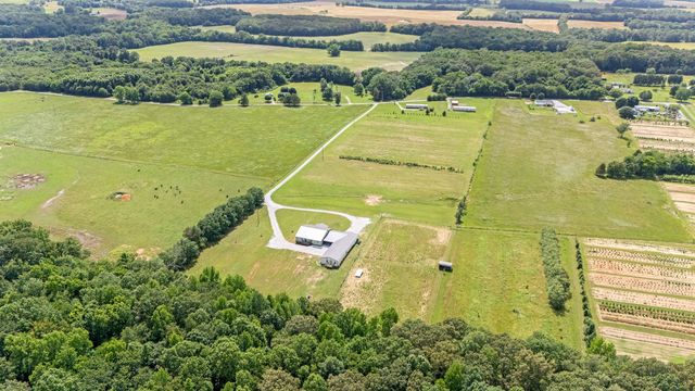 240 Firefly Ln, Morrison, TN 37357