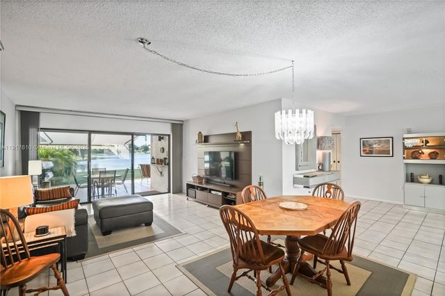 7320 Coldstream Dr, Hialeah, FL 33015