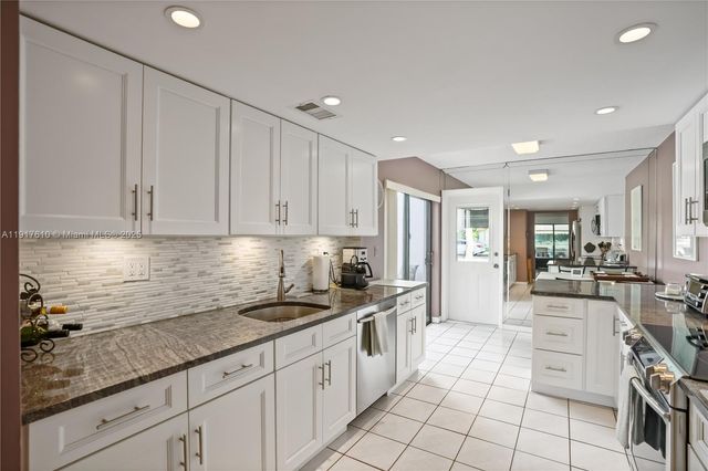 7320 Coldstream Dr, Hialeah, FL 33015