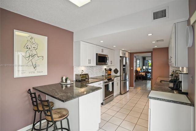 7320 Coldstream Dr, Hialeah, FL 33015