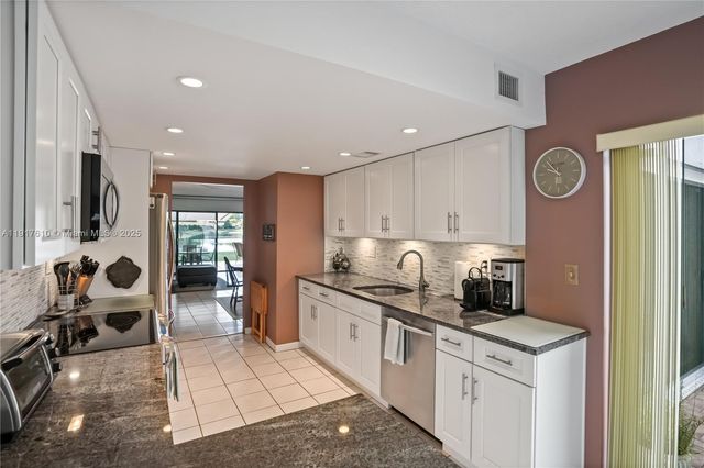 7320 Coldstream Dr, Hialeah, FL 33015